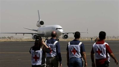 الصليب الأحمر يجلي موظفيه من اليمن لأسباب أمنية