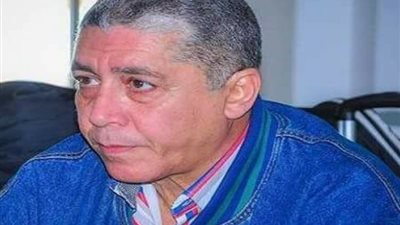 محمد عمر يدلى بصوته في انتخابات الرئاسة بمصطفى كامل بالإسكندرية