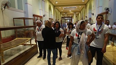 وفد من الشرطة الأمريكية يزور الأقصر في إطار جولة سياحية