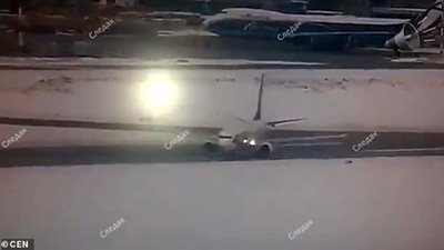 طائرة تغرق في الجليد بسبب مساعد الطيار (فيديو وصور)