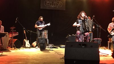 رحلة متعة على أنغام «أوكورديون» يسرا الهواري بختام مهرجان «حي» (فيديو)