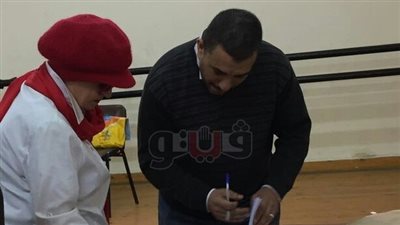 سميرة أحمد أثناء الإدلاء بصوتها: «لازم كلنا نشارك» (فيديو)