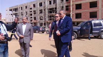 محافظ الجيزة وحسن صقر يدليان بصوتيهما في الحي المتميز بـ6 أكتوبر