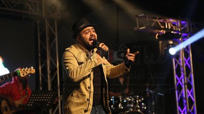 علي خيري أول مرة «لايف» على مسرح ساقية الصاوي (صور)