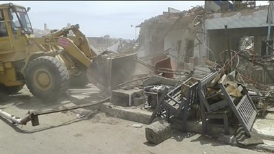 بالصور.. إزالة 25 محلا لإقامة عقارات الإسكان التعاوني ببورسعيد