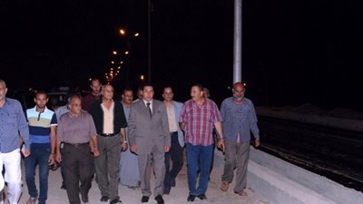 محافظ الشرقية يتفقد شوارع الزقازق عقب صلاة التراويح