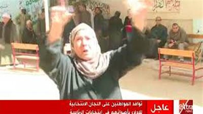 «عجوز» تحتفل بالرقص وإطلاق الزغاريد بعد الإدلاء بصوتها (فيديو)