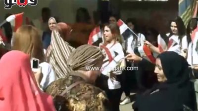 وصلة رقص لسيدات أمام لجان الهرم على أنغام بشرة خير (فيديو)