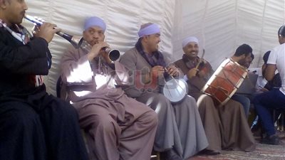 طبل ومزمار بلدي بمحيط لجنة مدرسة ابن رواحة في الوراق (صور)