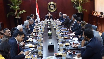 سحر نصر تناقش مقترحات الشركات بشأن مشروع قانون صندوق الاستثمار بأفريقيا.. يساهم في زيادة حجم الاستثمارات بالقارة السمراء.. ورئيس الحكومة يوجه بالإسراع في الإجراءات (فيديو)