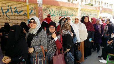 طوابير الناخبين ببورفؤاد أمام اللجان (صور)