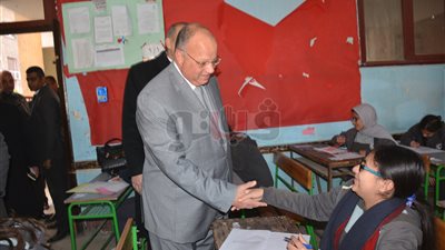 محافظ القاهرة يتفقد امتحانات الفصل الدراسي الأول للشهادة الإعدادية ( صور)