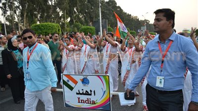 بالفيديو.. «طاهر» يشاهد ديفليه فرق مهرجان الإسماعيلية الدولي