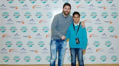 36 صورة جديدة لـ«ميسي» مع أطفال وشباب مصريين لمكافحة فيروس سي