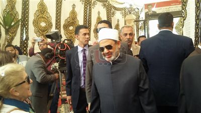 شيخ الأزهر يصل لجنة الشهيد مصطفى يسري للإدلاء بصوته في الانتخابات