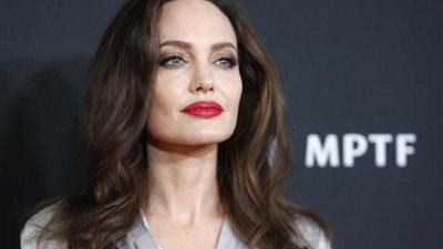 ويندي ويليامز تهاجم أنجلينا جولي: «ليست محبوبة خلف الكواليس»