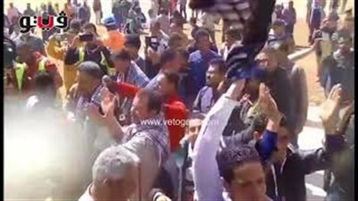 وصلة رقص لعمال العاصمة الإدارية أمام مقار لجان الانتخابات (فيديو)