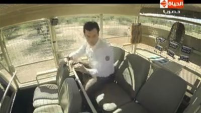 بالفيديو.. رد فعل إيهاب توفيق لحظة هجوم الأسد ببرنامج «الأدغال»