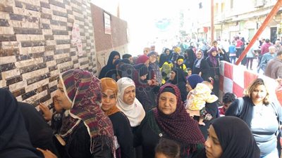 سيدات وكبار السن يتصدرون المشهد الانتخابي بلجان فيصل وعين شمس (صور)