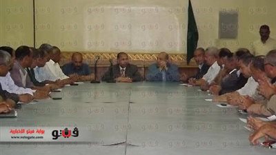 بالصور.. محافظ الفيوم يناقش تطبيق الخطط الموضوعة للارتقاء بالسياحة والإزالات