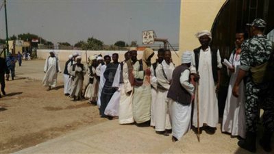 أهالي حلايب وشلاتين يتوافدون على لجان الانتخابات (صور)