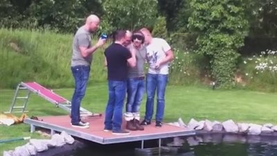 بالفيديو.. شباب ينفذون «مقلبا» بصديقهم