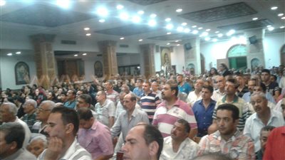 بالصور.. الآلاف يشيعون جثمان قس العريش بالإسماعيلية