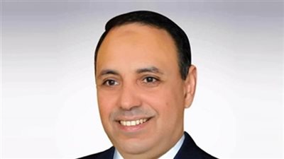 رئيس الحزب الدستوري يدلى بصوته في الانتخابات بمصر القديمة