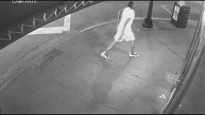 لحظة سحل لص فتاة وسرقتها بالإكراه (فيديو)