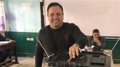 إدوارد يدلي بصوته في الانتخابات الرئاسية: «من أوائل الناس»