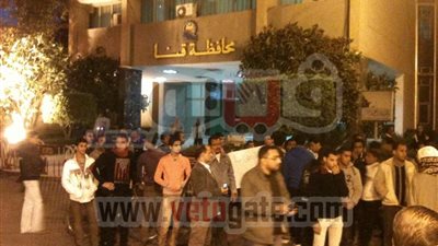 بالصور والفيديو .. التيار الشعبى يعلن تضامنه مع أقباط قنا المتظاهرين