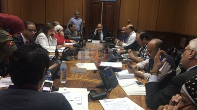 وزير الصحة يترأس غرفة عمليات مركزية لمتابعة تأمين الانتخابات طبيا