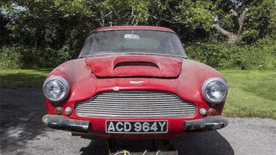 بالصور.. سيارة «أستون مارتن» خردة في مزاد بـ 200 ألف دولار