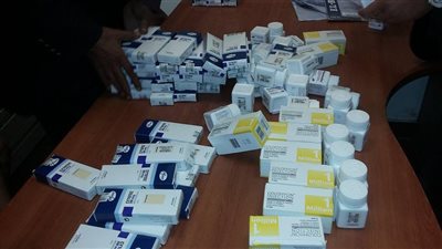 إحباط تهريب أدوية سرطان بـ180 ألف جنيه بمطار القاهرة