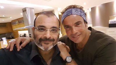 أيمن بهجت قمر.. الشاعر المجدد لعمرو دياب