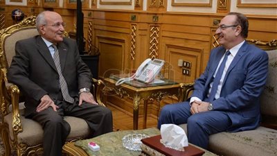 محافظ بني سويف يبحث التعاون مع الإنتاج الحربي في مدينة الدواء