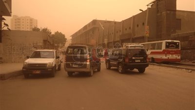 انعدام الرؤية على محاور القاهرة والجيزة بسبب العاصفة الترابية (فيديو وصور)