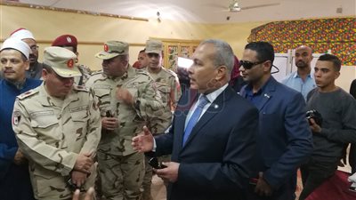 رئيس أركان الجيش الثالث ومحافظ السويس يتفقدان اللجان الانتخابية