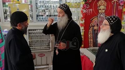 أسقف المجر يزور مقبرة «اللابس الروح» في نقادة (صور)