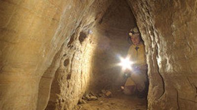 مصرع عامل أثناء التنقيب عن الآثار داخل منزله في المنيا