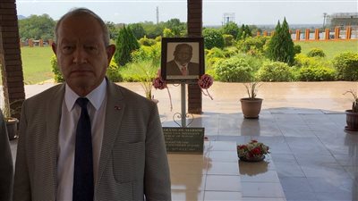 ساويرس يزور النصب التذكاري لأول رئيس بجنوب السودان