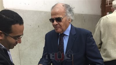 ممدوح عباس يدلي بصوته في انتخابات الرئاسة بكلية التربية بالدقي (فيديو)