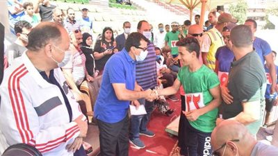 وزير الشباب والرياضة يسلم الفائزين في مارثون الدراجات جوائز المسابقة | صور