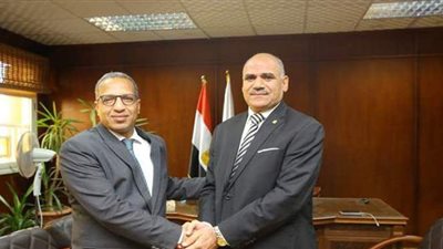 محمد محجوب عزوز يتسلم مهام منصبه الجديد رئيسا لجامعة الأقصر