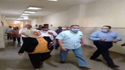 رئيس جامعة بنها يتفقد موقع حريق كافتيريا كلية التربية