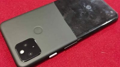 صورة مسربة لنموذج Google Pixel 5 تكشف عن تصميم غريب للهاتف