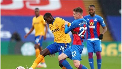 إيفرتون يفوز على كريستال بالاس 1/2 ويتصدر الدوري الإنجليزي