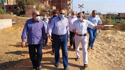 محافظ الشرقية يتفقد أعمال رصف طريق أبو الأخضر المانسترلي