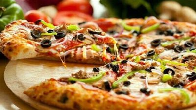 عامل توصيل بيتزا عمره 89 عاما يحصل علي بقشيش 12 ألف دولار