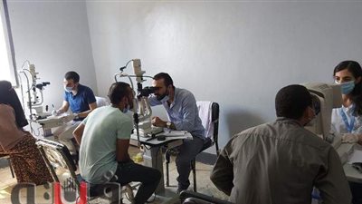 قافلة طبية لأمراض العيون تفحص 310 حالات ببني سويف